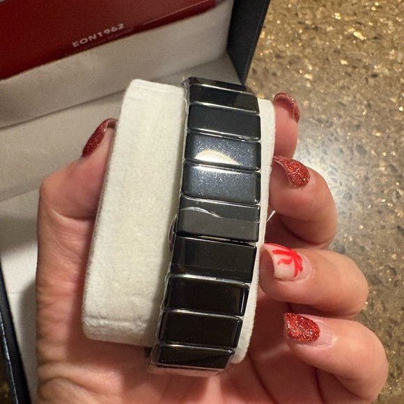 Eon - Picture 3 of 7